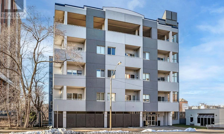110-600 Eglinton Avenue E
