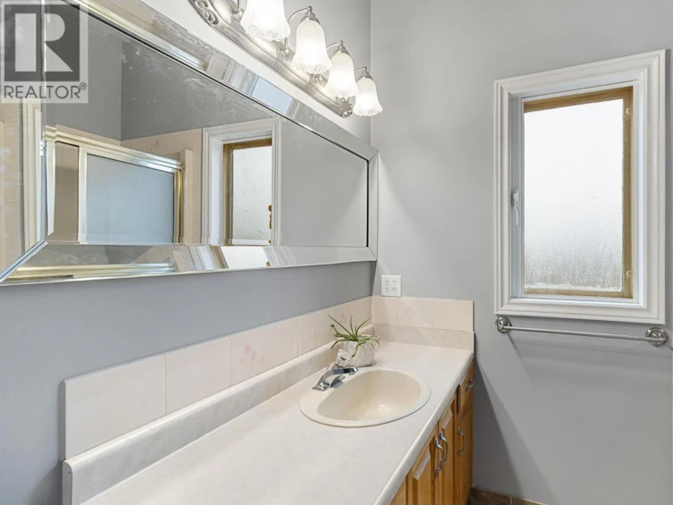 1879 Portland Avenue, Kelowna, BC, V1V 1R9 - 19