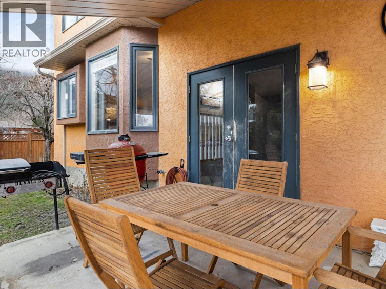 1879 Portland Avenue, Kelowna, BC, V1V 1R9 - 25