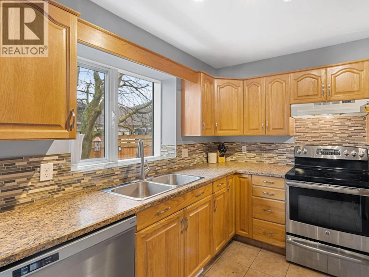 1879 Portland Avenue, Kelowna, BC, V1V 1R9 - 9