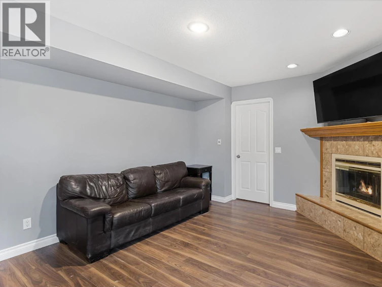 1879 Portland Avenue, Kelowna, BC, V1V 1R9 - 11