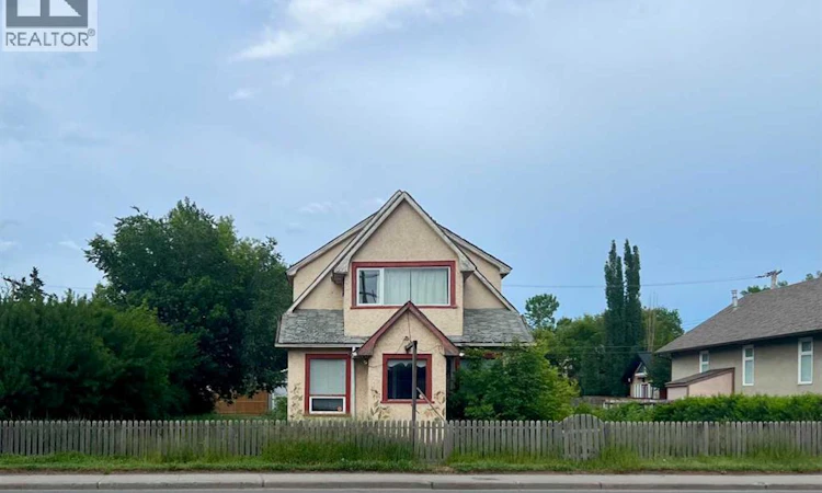 1312 Edmonton Trail NE
