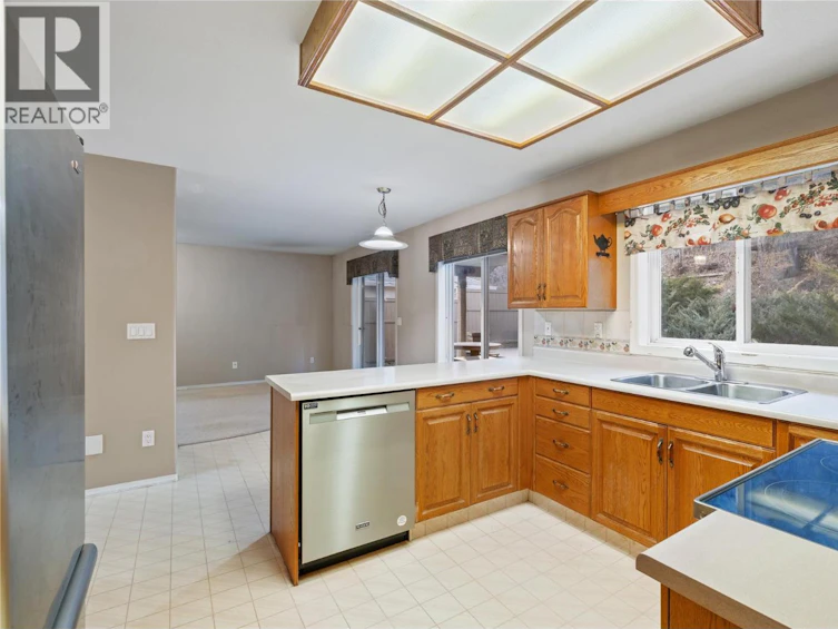 530 Glenmeadows Road, Kelowna, BC, V1V 1Y7 - 4