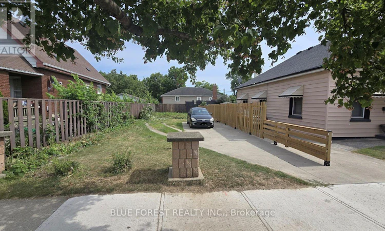 899 Trafalgar Street