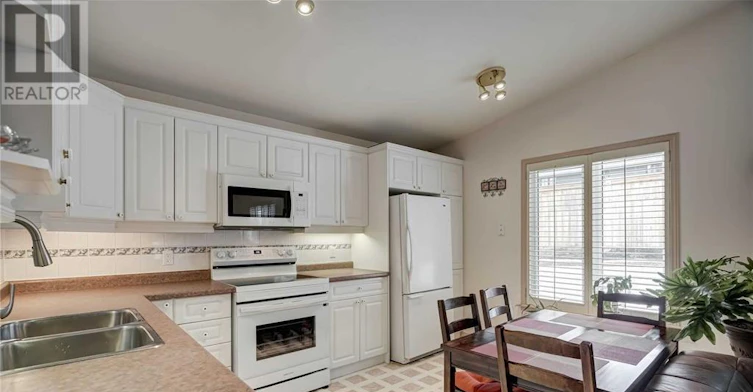 16 Alderway Avenue, Brampton, ON, L6Y 2B7 - 4