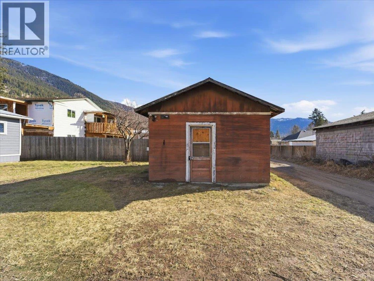 5783 Tuktakamin Road, Falkland, BC, V0E 1W0 - 28