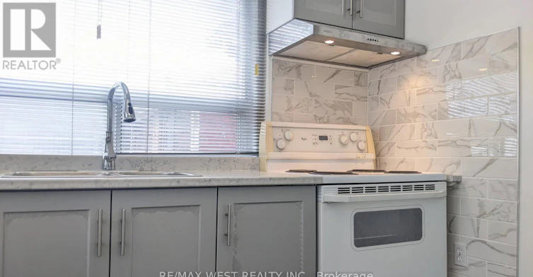 UPPER-321 Caledonia Road, Toronto, ON, M6E 4T4 - 6