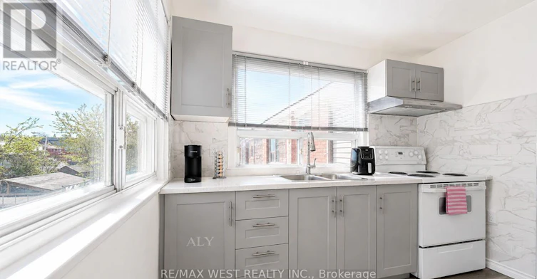 UPPER-321 Caledonia Road, Toronto, ON, M6E 4T4 - 4