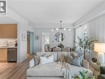 515-3051 Abbott Street - 3