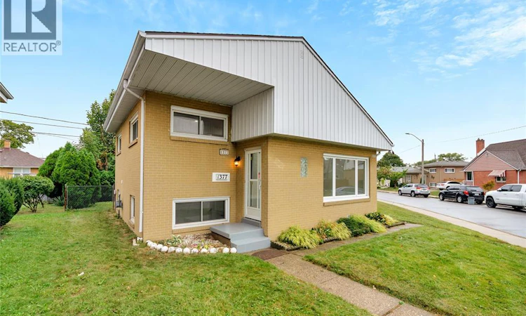 1377 Granville Crescent
