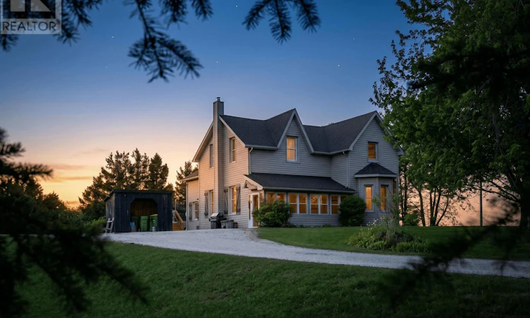 793952-124 Grey Road