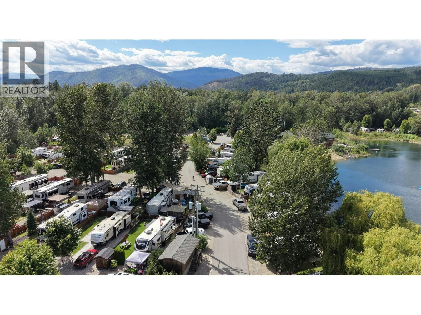 10 Marina Way, Lee Creek, BC, V0E 1M4