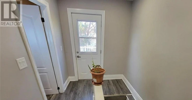 27 Belmont Avenue, Hamilton, ON, L8L 7L9 - 2