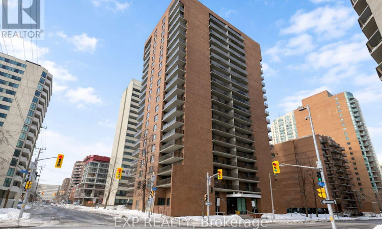705-475 Laurier Avenue W