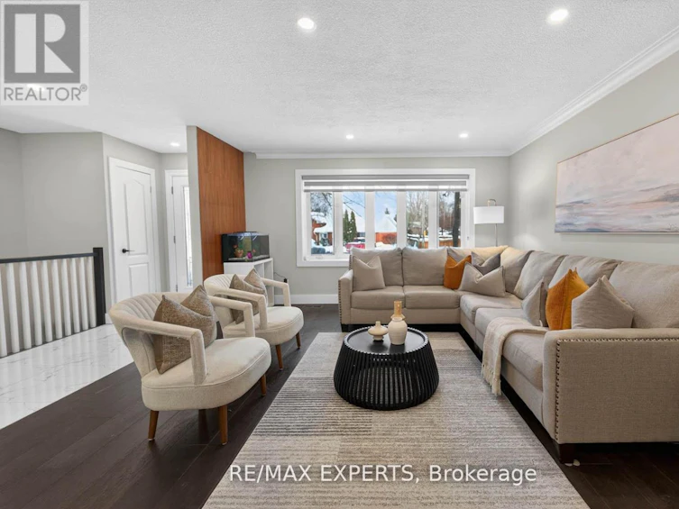 60 Suburban Drive, Mississauga, ON, L5N 1G9 - 5