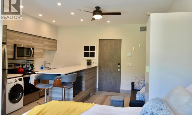 221-2555 Lakeshore Road