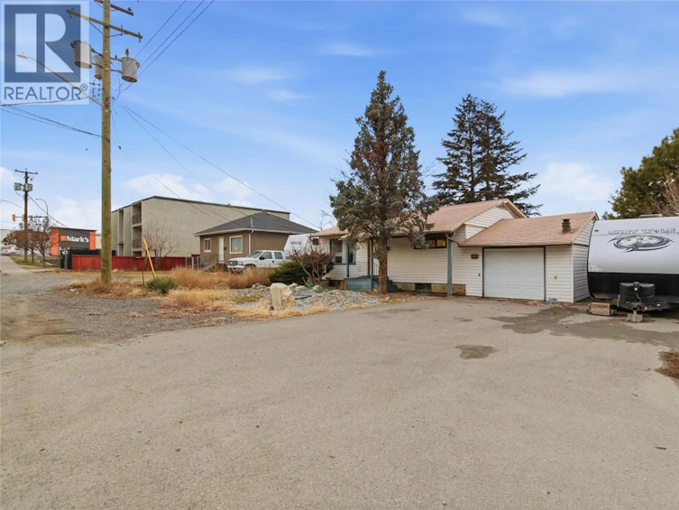 223 Nelson Avenue, Kamloops, BC, V2B 1M4 - 3