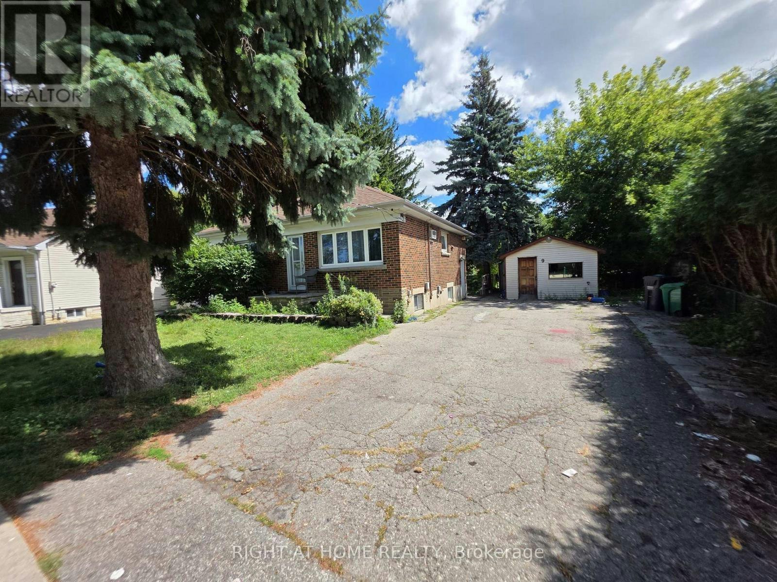 9 Rogers Road, Brampton, ON, L6X 1L7