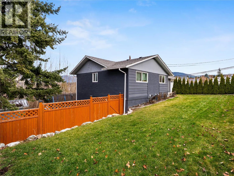 1971 SE 3 Avenue, Salmon Arm, BC, V1E 1V2 - 3