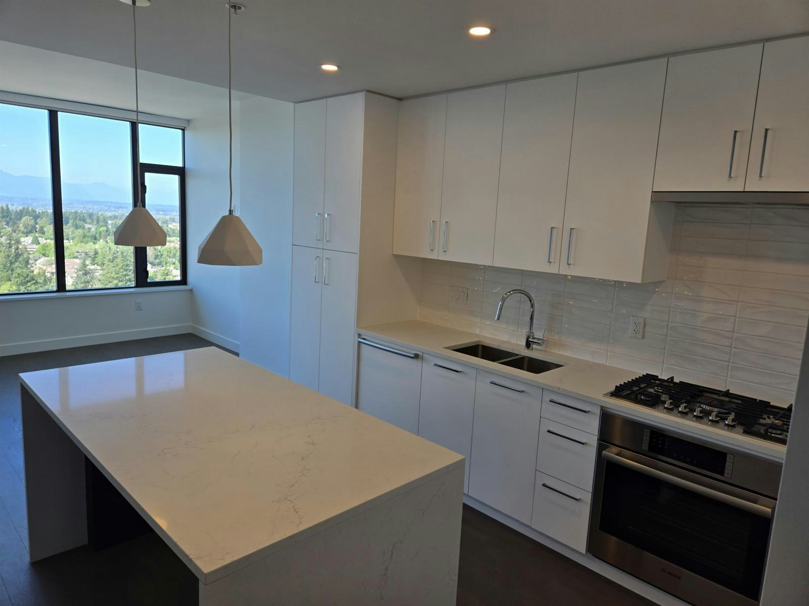 2001-1588 Johnston Road, Surrey, BC, V4B 3Z7