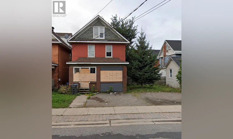 215 Albert Street E