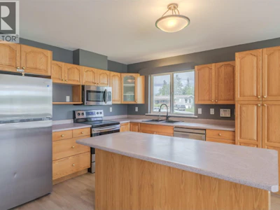 5526 Lakeside Court - 5