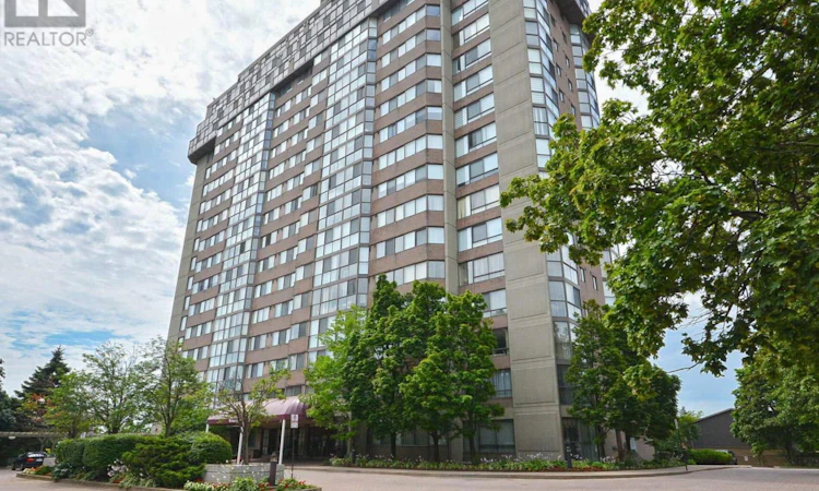 1002-880 Dundas Street W