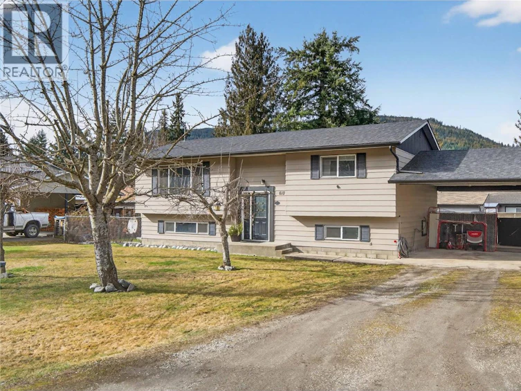 610 Gillis Avenue, Sicamous, BC, V0E 2V0 - 2