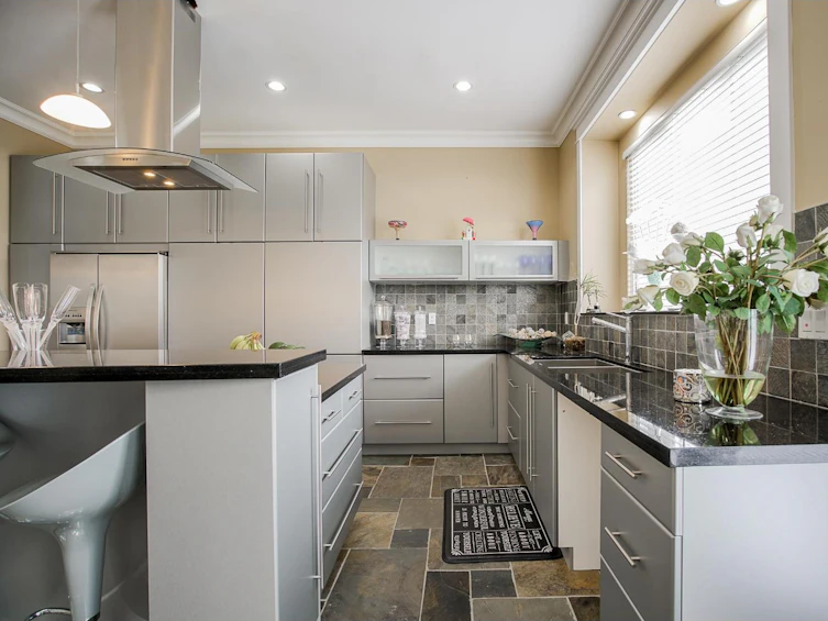 15075 70a Avenue, Surrey, BC, V3S 2E2 - 14