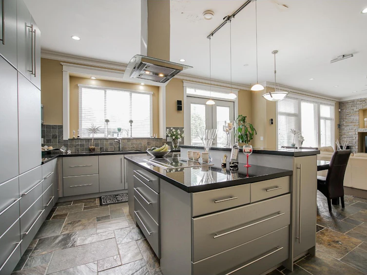 15075 70a Avenue, Surrey, BC, V3S 2E2 - 16