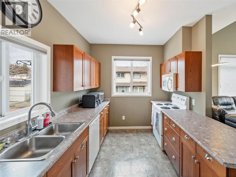 108-48 Galt Avenue, Penticton, BC, V2A 9C3 - 11