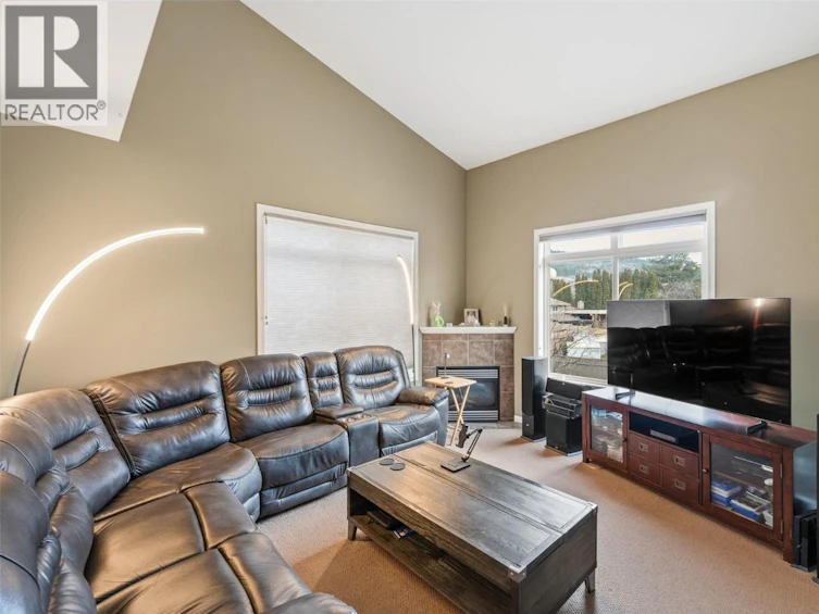 108-48 Galt Avenue, Penticton, BC, V2A 9C3 - 3