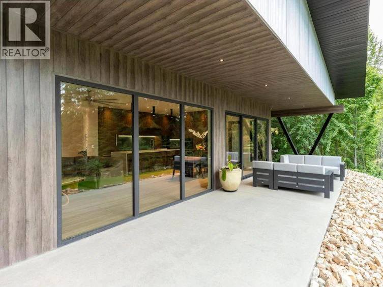 5147 Sunset Drive, Eagle Bay, BC, V0E 1T0 - 53