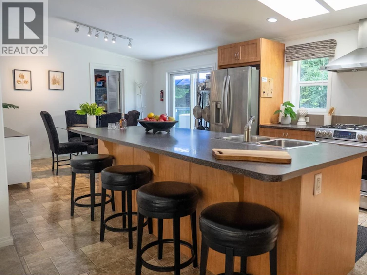 2604 Dory Way, Pender Island, BC, V0N 2M2 - 3