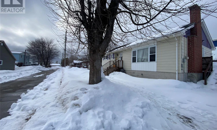 5 Forest Avenue