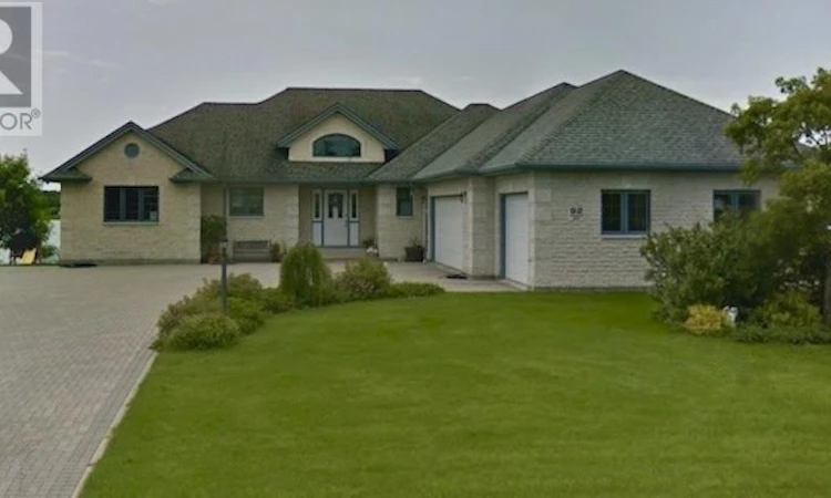 92 Edgewater Drive