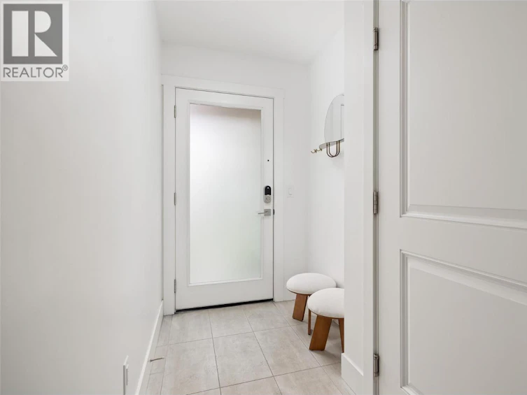 4-720 Valley Road, Kelowna, BC, V1V 0E1 - 4