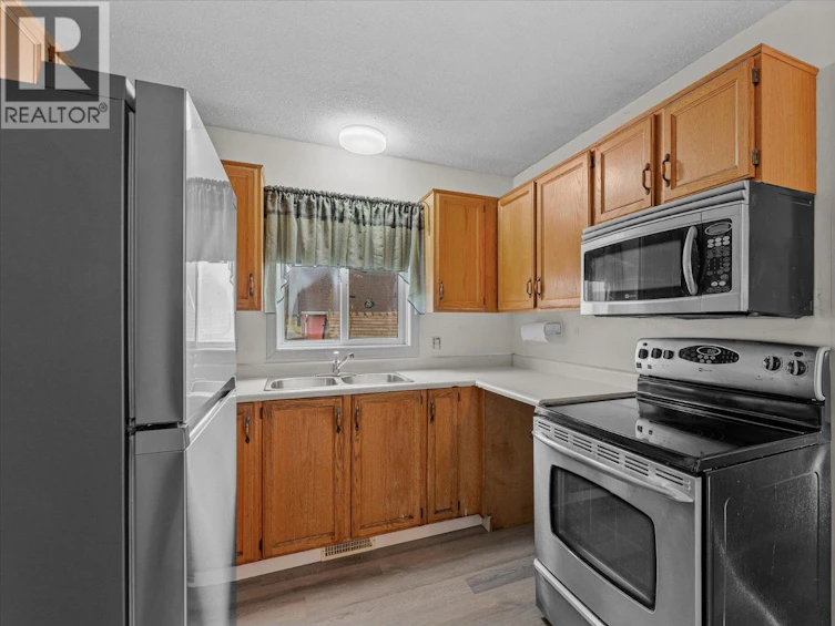 923 Fuller Avenue, Kelowna, BC, V1Y 6X5 - 11