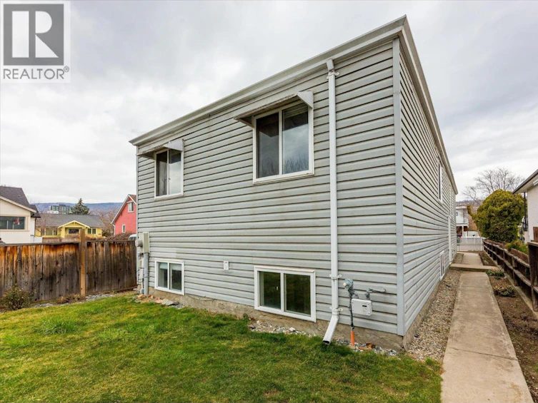 923 Fuller Avenue, Kelowna, BC, V1Y 6X5 - 32