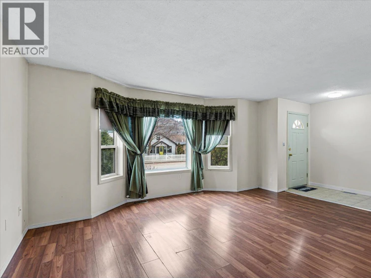 923 Fuller Avenue, Kelowna, BC, V1Y 6X5 - 4