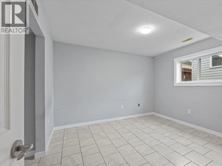 923 Fuller Avenue, Kelowna, BC, V1Y 6X5 - 28