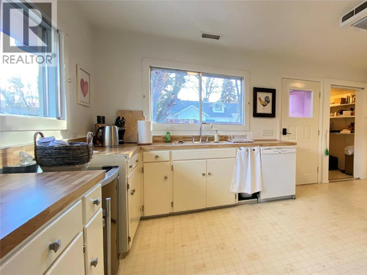 284 Robinson Avenue, Naramata, BC, V0H 1N0 - 20