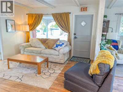284 Robinson Avenue - 5