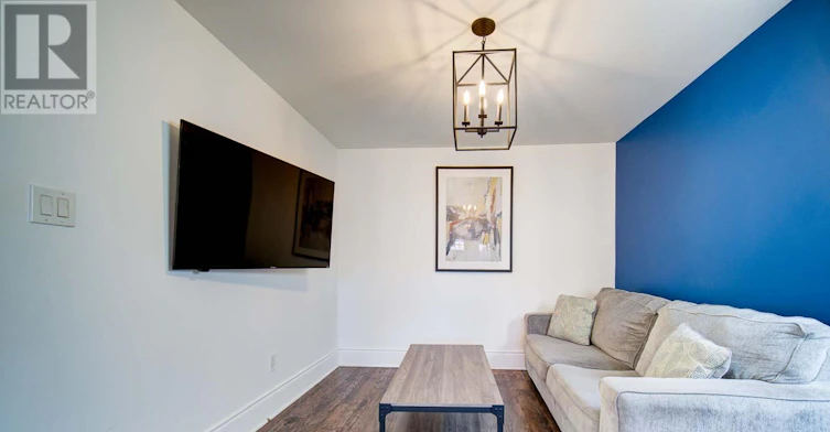 UPPER-425 English Street, London, ON, N5W 3T4 - 3