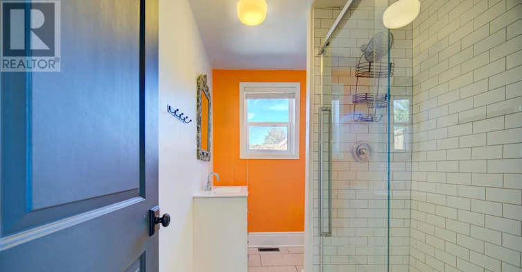 UPPER-425 English Street, London, ON, N5W 3T4 - 6