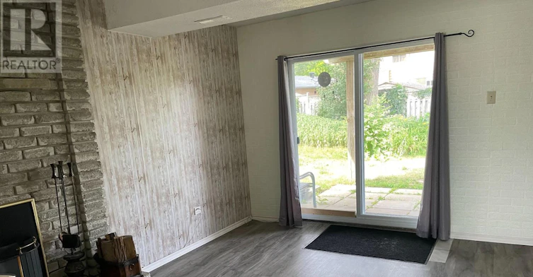 MAIN-6 Wall Court, Barrie, ON, L4M 5A4 - 3