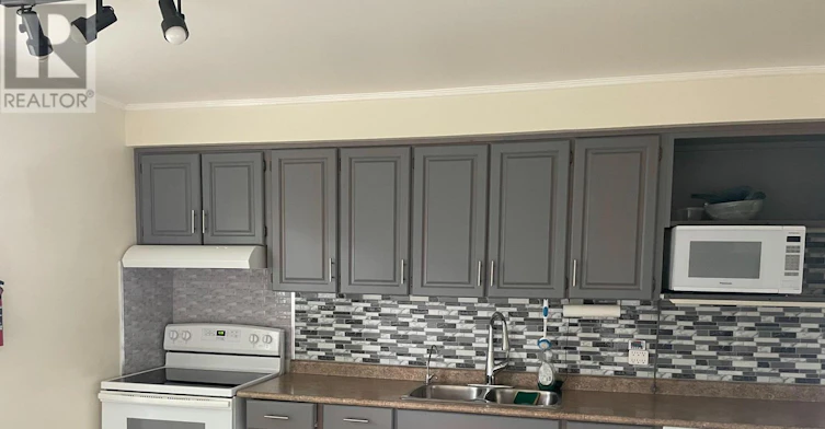 MAIN-6 Wall Court, Barrie, ON, L4M 5A4 - 2