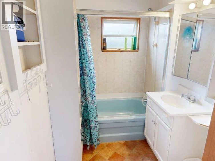 4291 Joyce Avenue, Powell River, BC, V8A 2Z9 - 10