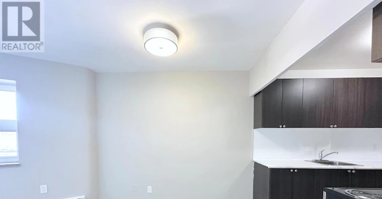 201-32 Carluke Crescent, Toronto, ON, M2L 2J3 - 3