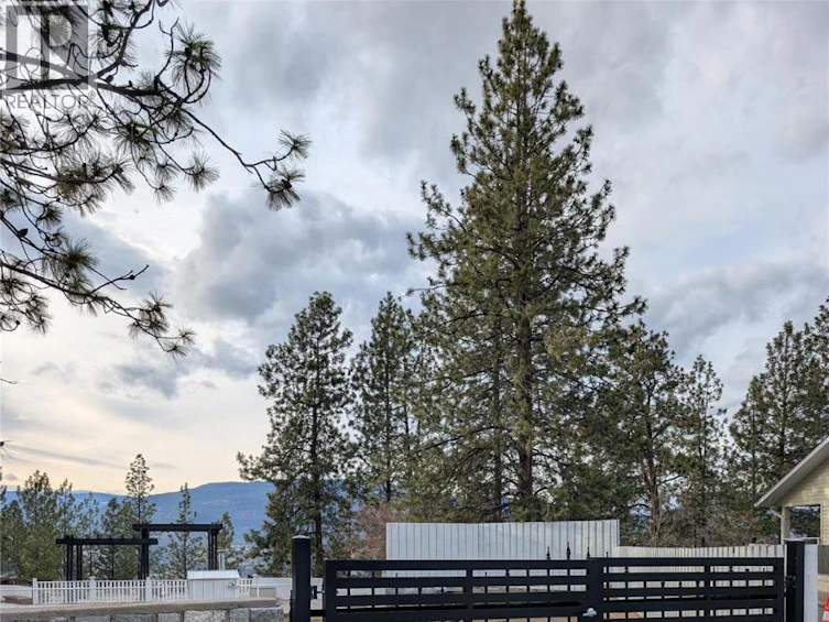 156 Evergreen Crescent, Penticton, BC, V2A 7Y5 - 2